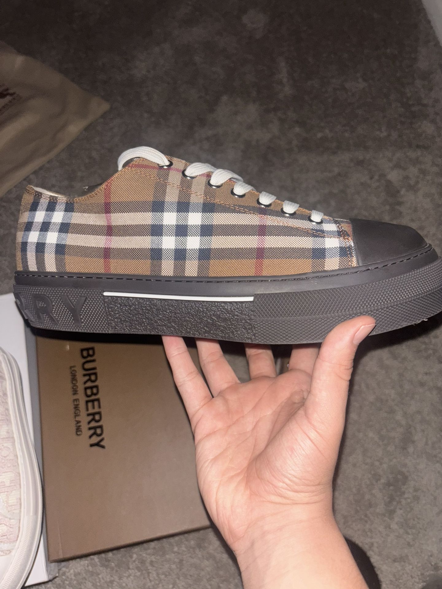 Burberry men size 10