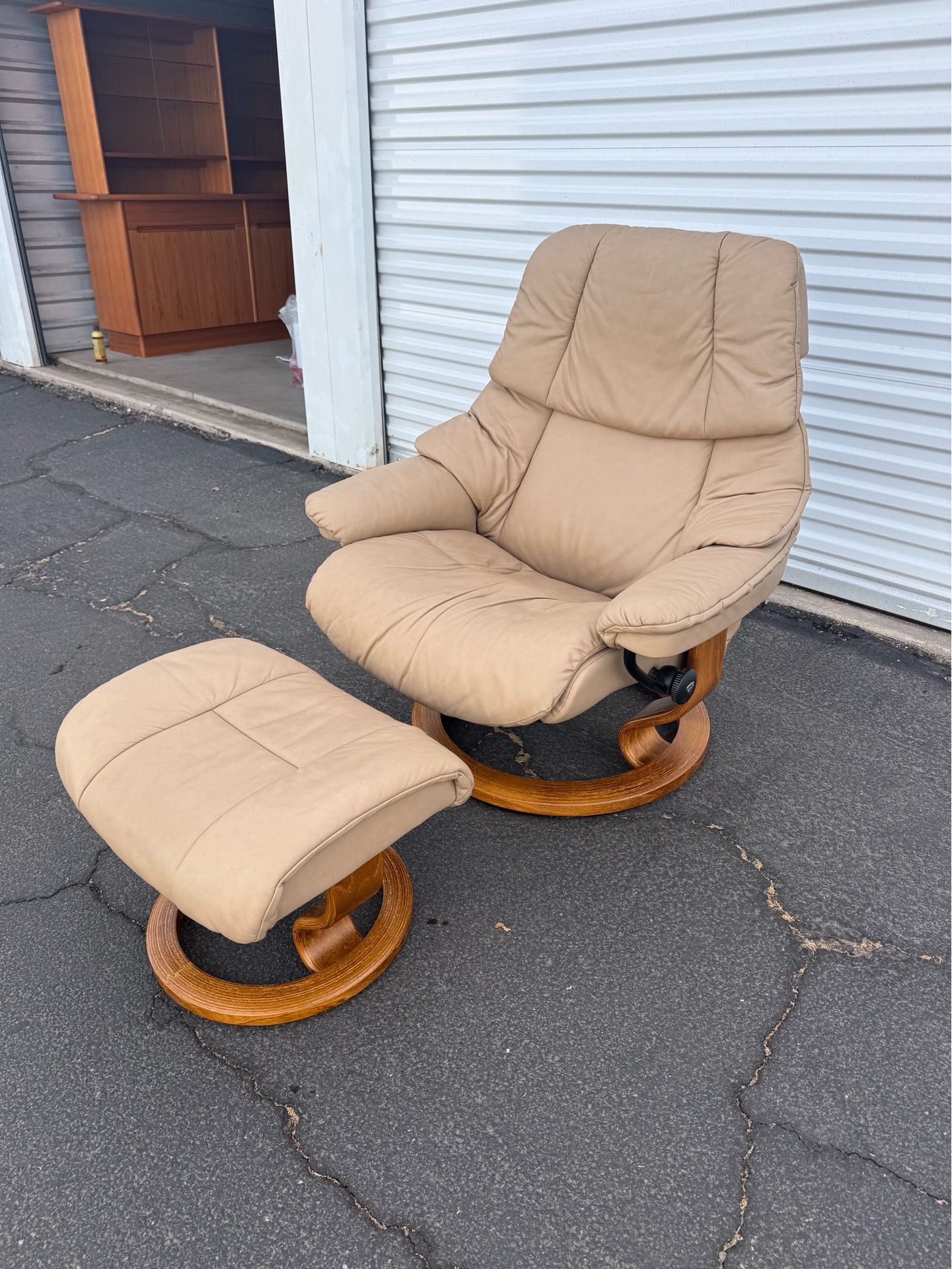 Ekornes Stressless Vegas Recliner and Ottoman, Copenhagen