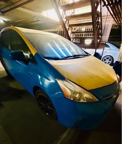 2012 Toyota Prius leather seats good condition