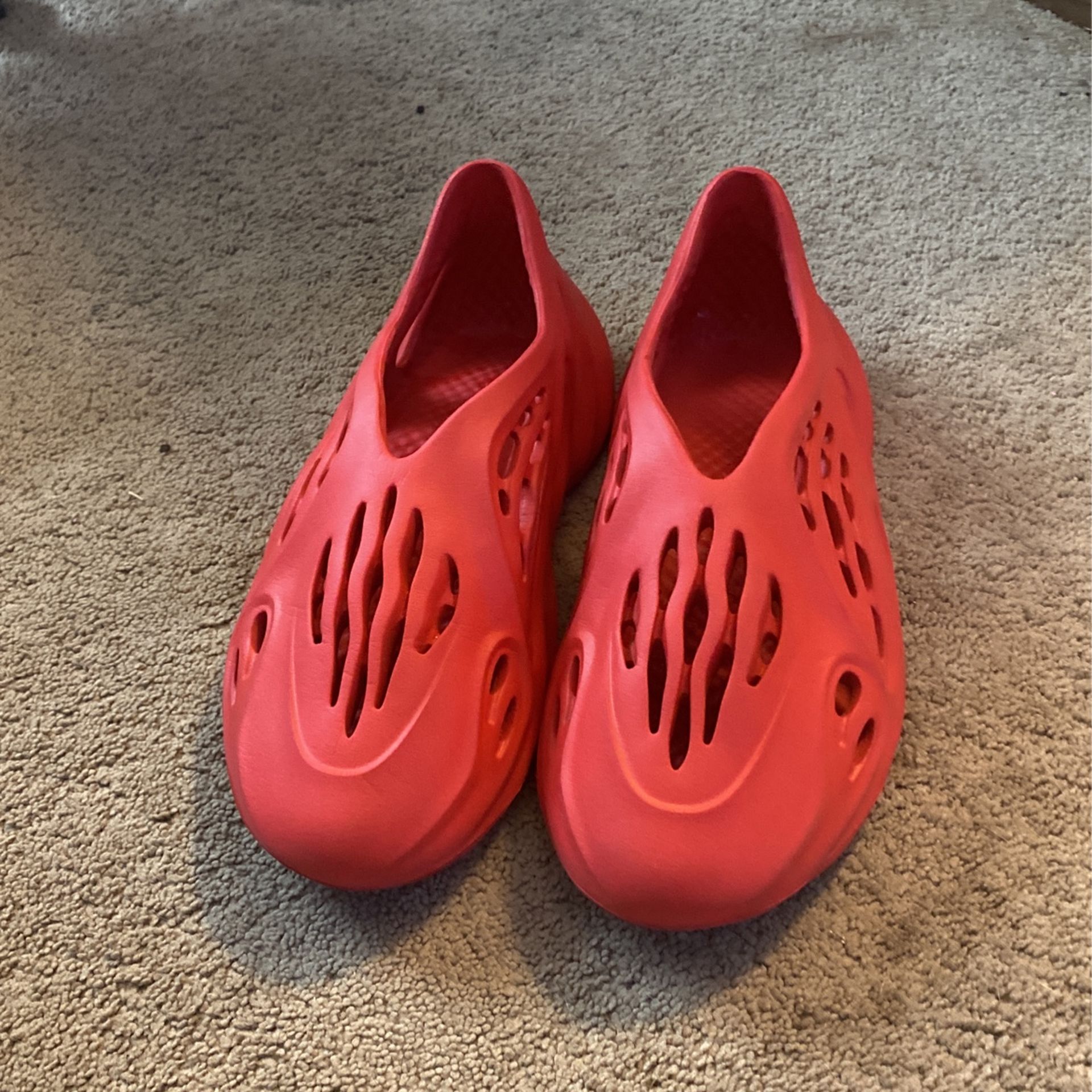 adidas Yeezy Foam RNNR Vermillion Size 10