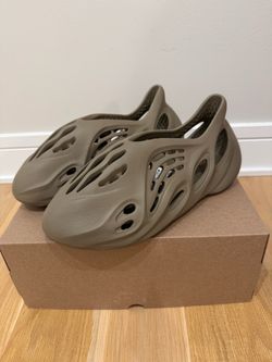 Yeezy Foam RNNR Stone Taupe Size 12 New