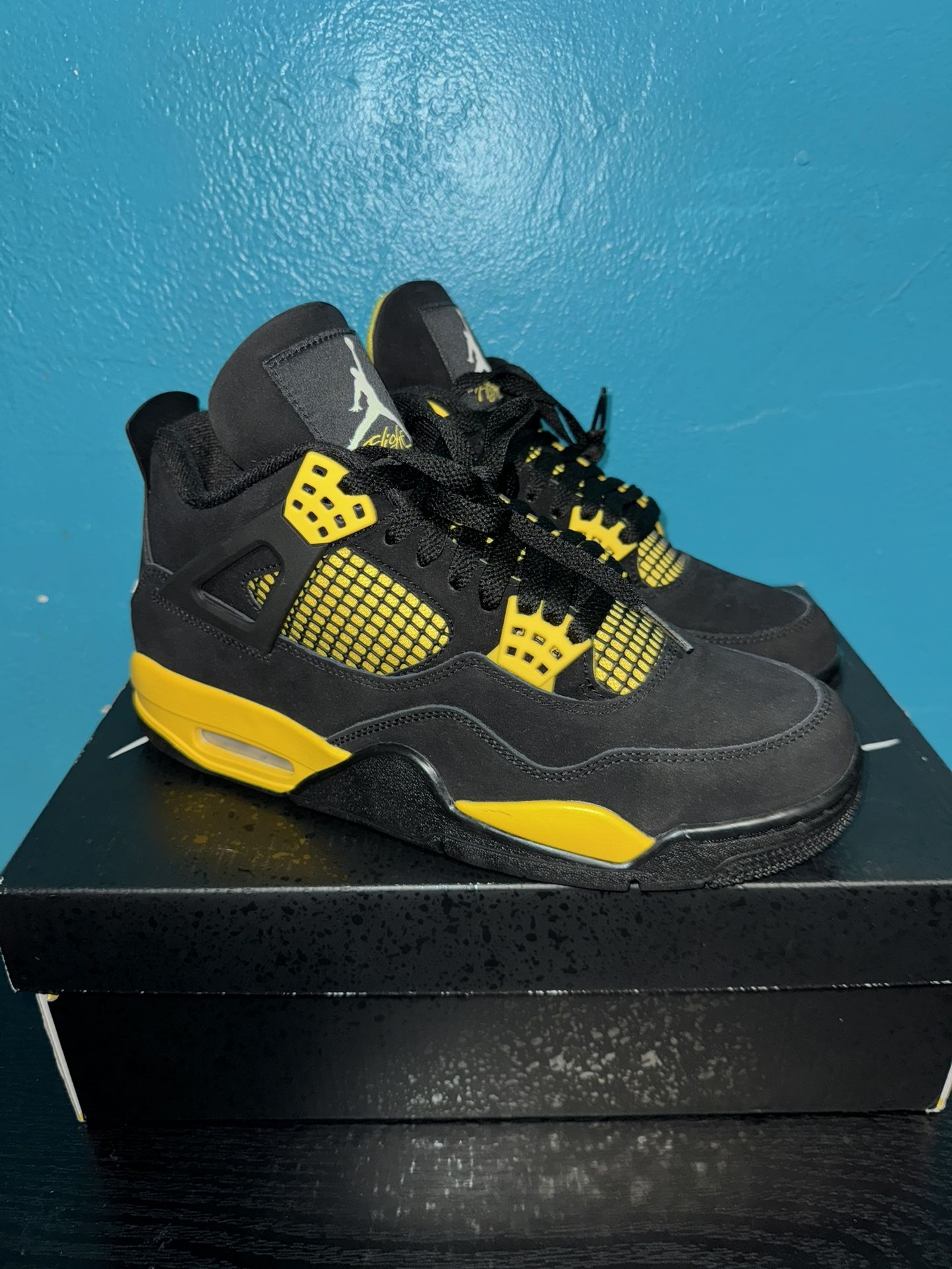 Jordan 4 Retro ‘Thunder’ - Size 8 MENS