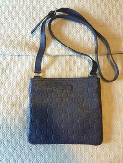 Authentic Gucci purse all leather