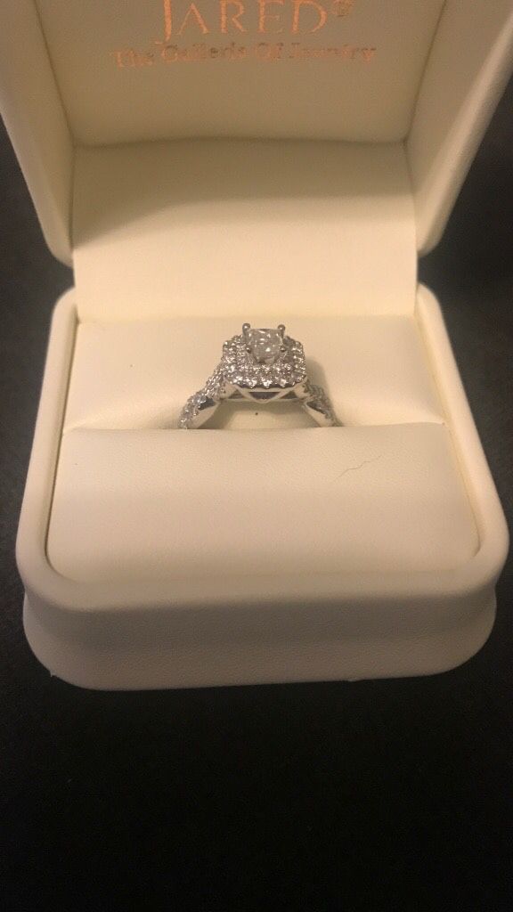 Vera Wang Diamond Engagement Ring