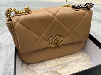 Quilted Purse with Two Tone Gold/Black Chain Shoulder Strap *BRAND NEW*