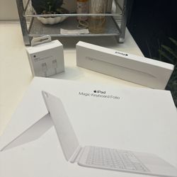 Apple Keyboard Folio with Apple Pen (Gen 2) NEW