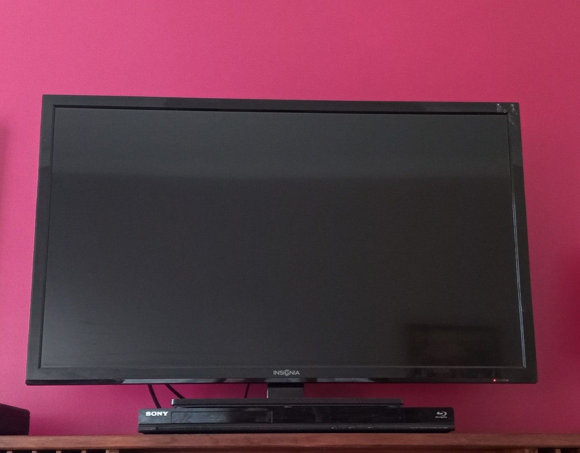 32 Inch TV With Blu-Ray/DVD Player