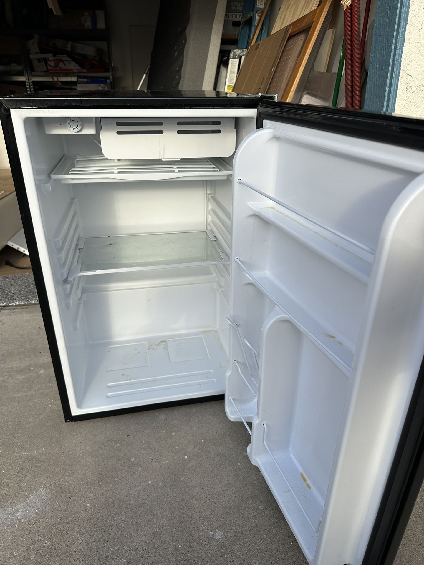 Mini fridge In Great Condition