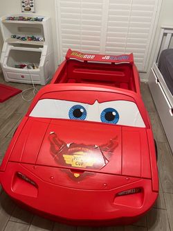 Lightning McQueen Toddler-to-Twin Car Bed
