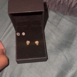 10k Gold  Diamond Earrings