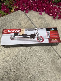 Razor kick scooter, ages 5+