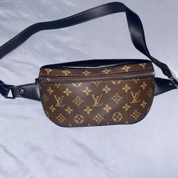 Louis Vuitton LV Fanny Pack Waist Bag for Sale in Pompano Beach