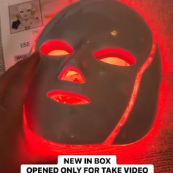 NEW IN BOX - Led Light Mask for better skin - you could achieve glass skin with this product!