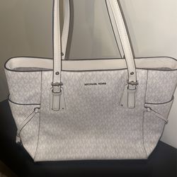 Michael Kors MK Voyager Small Logo Tote Bag