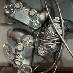 PS4 With 3 Controllers
