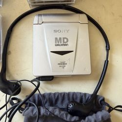 Sony MZ-E33 Portable Mini Disc Player And Discs