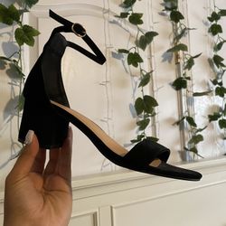 COMFORTABLE BLACK HEELS