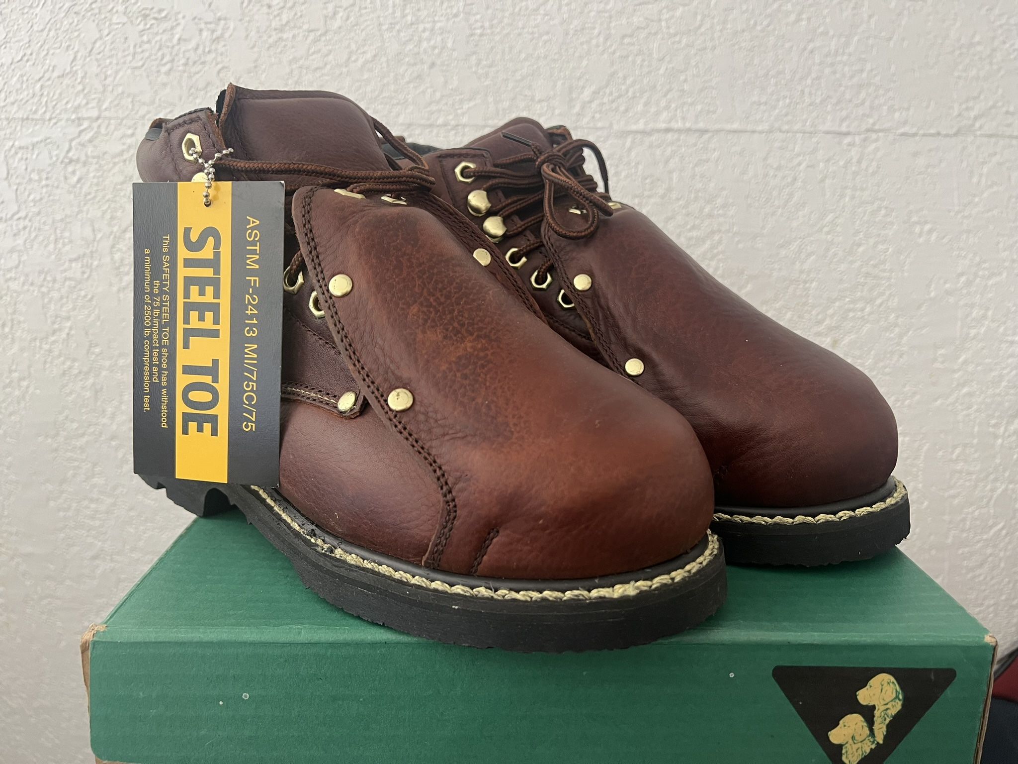 Botas Golden Retriever Size 8.5 $100