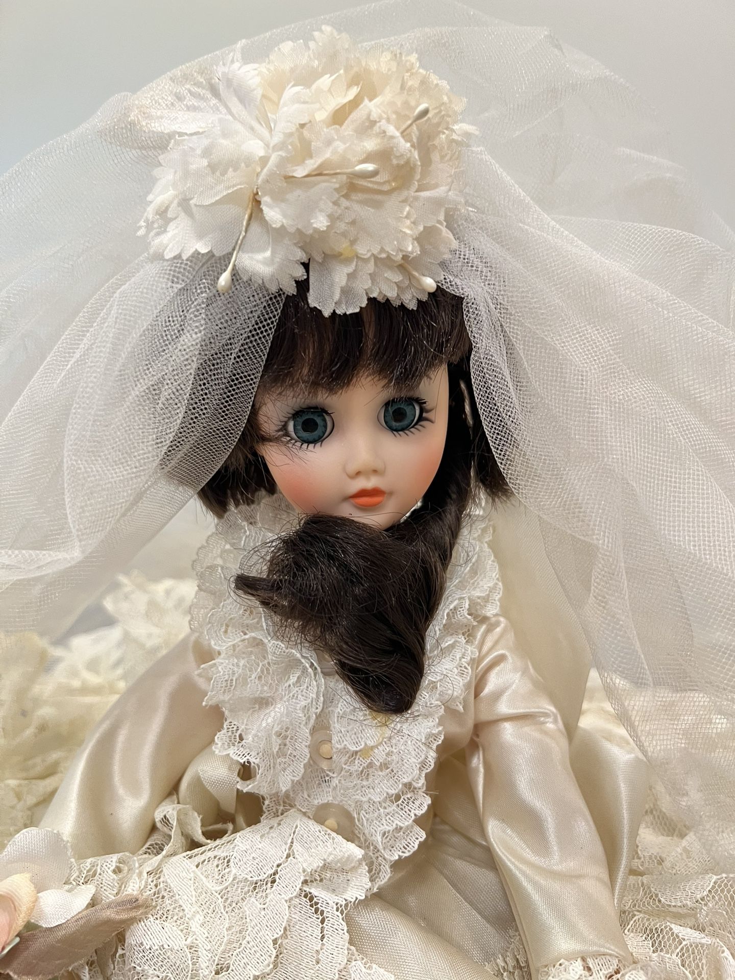 Vintage Bridal Doll Boutique Doll Corp. West Palm Bch. USA. Bride white lace Non-smoking no pet home. This was my doll and she has never been outsid