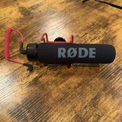 Rode VideoMic GO (with shock mount + furry windshield)
