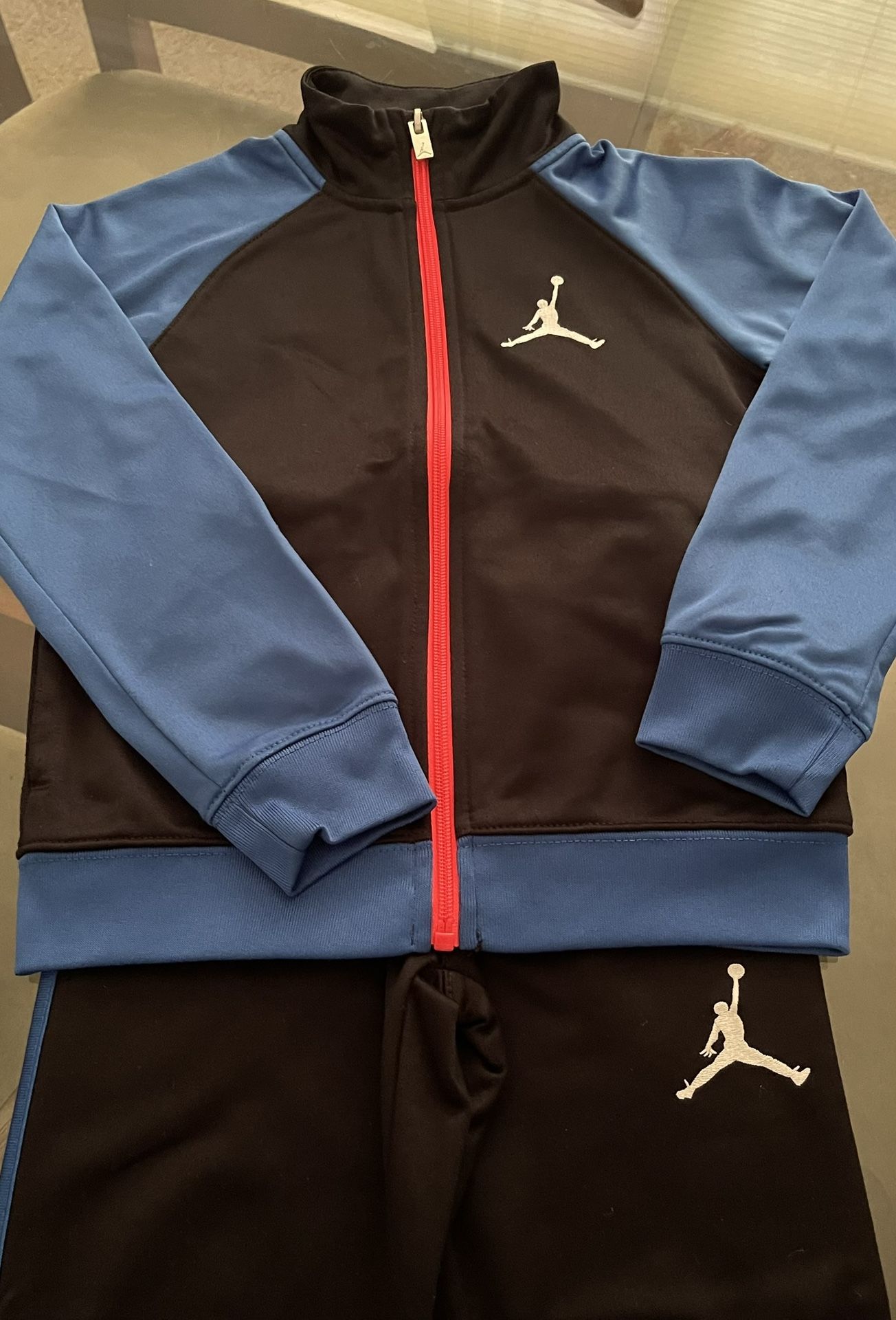 Used/Jordan set for  4/5 Years old