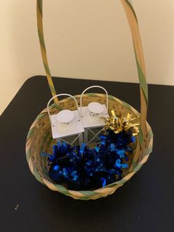 Basket of ballon weights & tea light lanterns