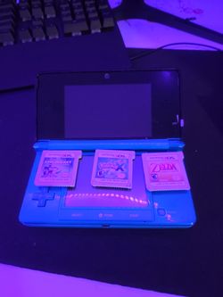 Blue 3ds works just needs a charger