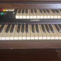 Lowrey Piano Garnival With Manic Genie 