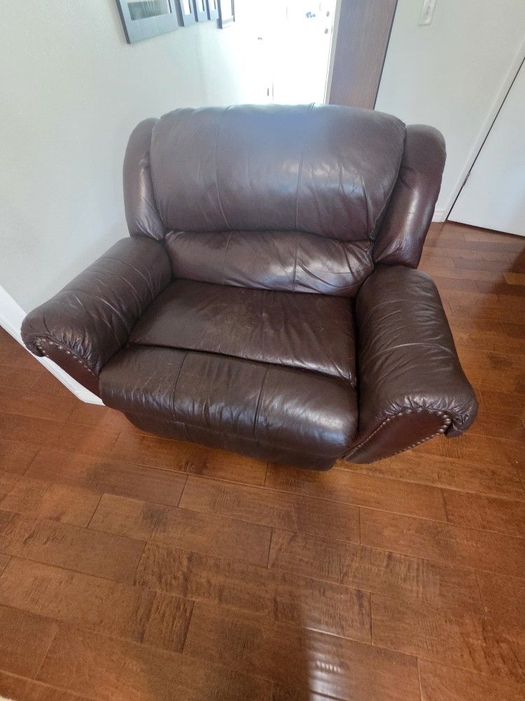 Lane Sofa And Love Seats