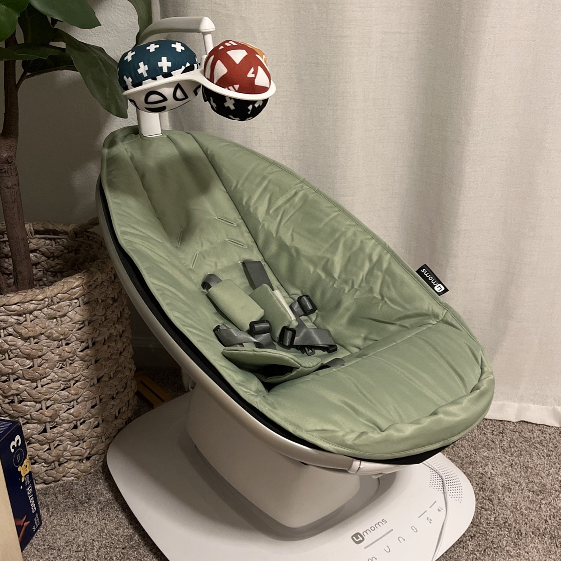 4 Moms mamaroo Swing