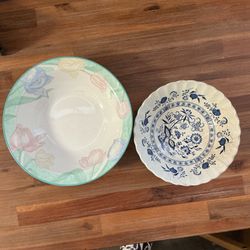 2 lovely deep soup bowls of different sizes