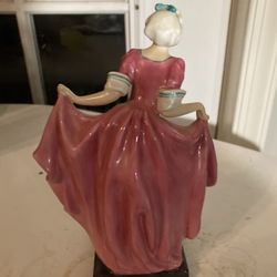 Royal Diluting Female Figurine