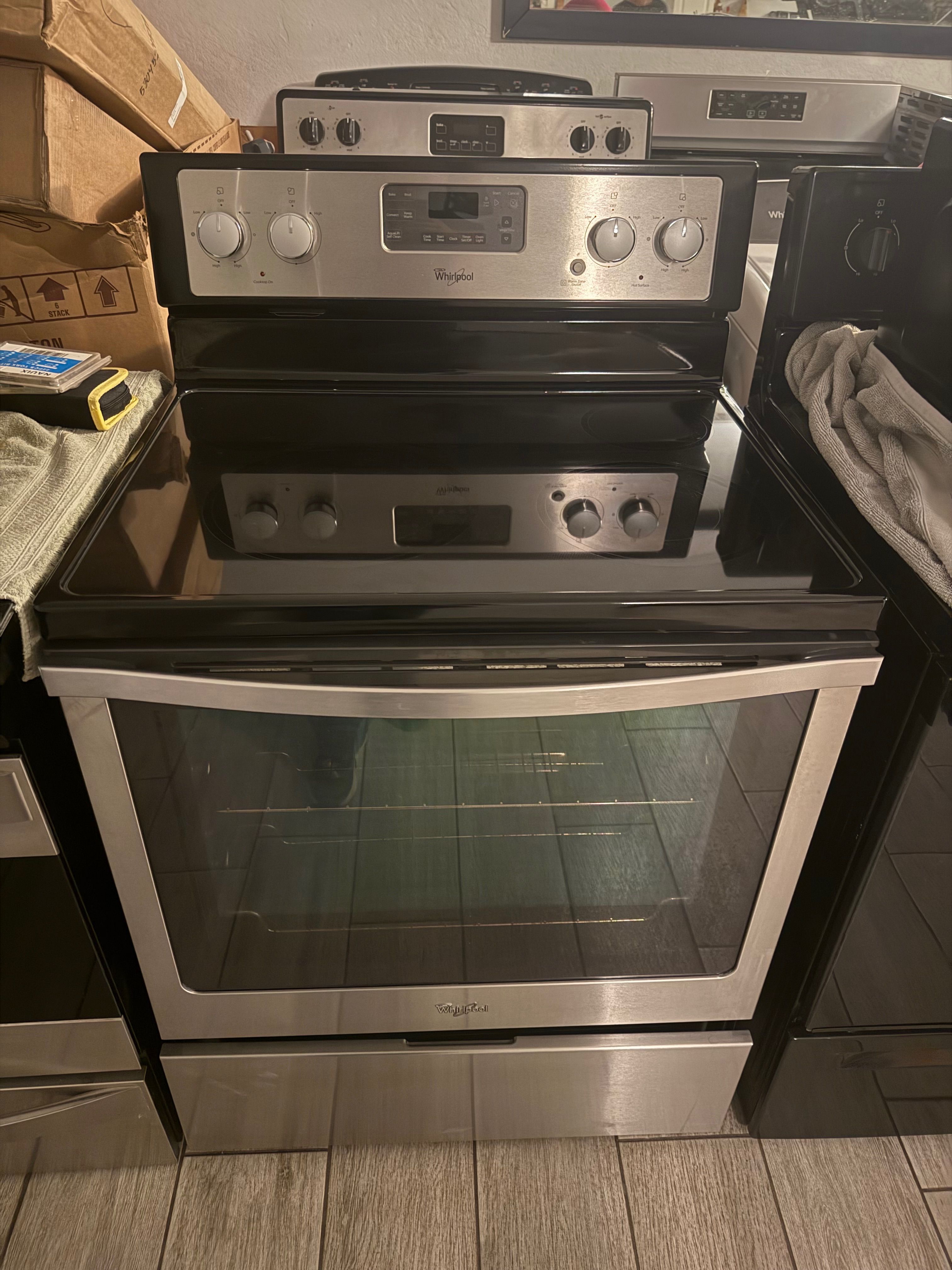 Whirlpool electric oven range/ convection / 100% functional