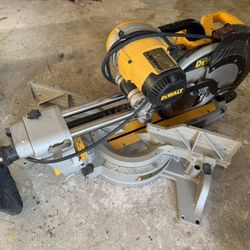 Dewalt 15 Amp Corded 12 in. Double Bevel Sliding Compound Miter Saw