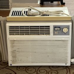 Window air conditioner, cold air, works great!