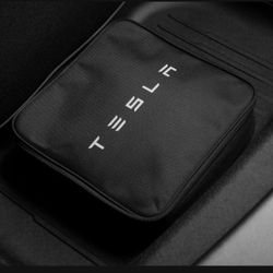 TESLA MOBILE CONNECTOR