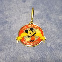 Disney Pin Trading Disneyland Resorts Mickey Mouse Pendant 