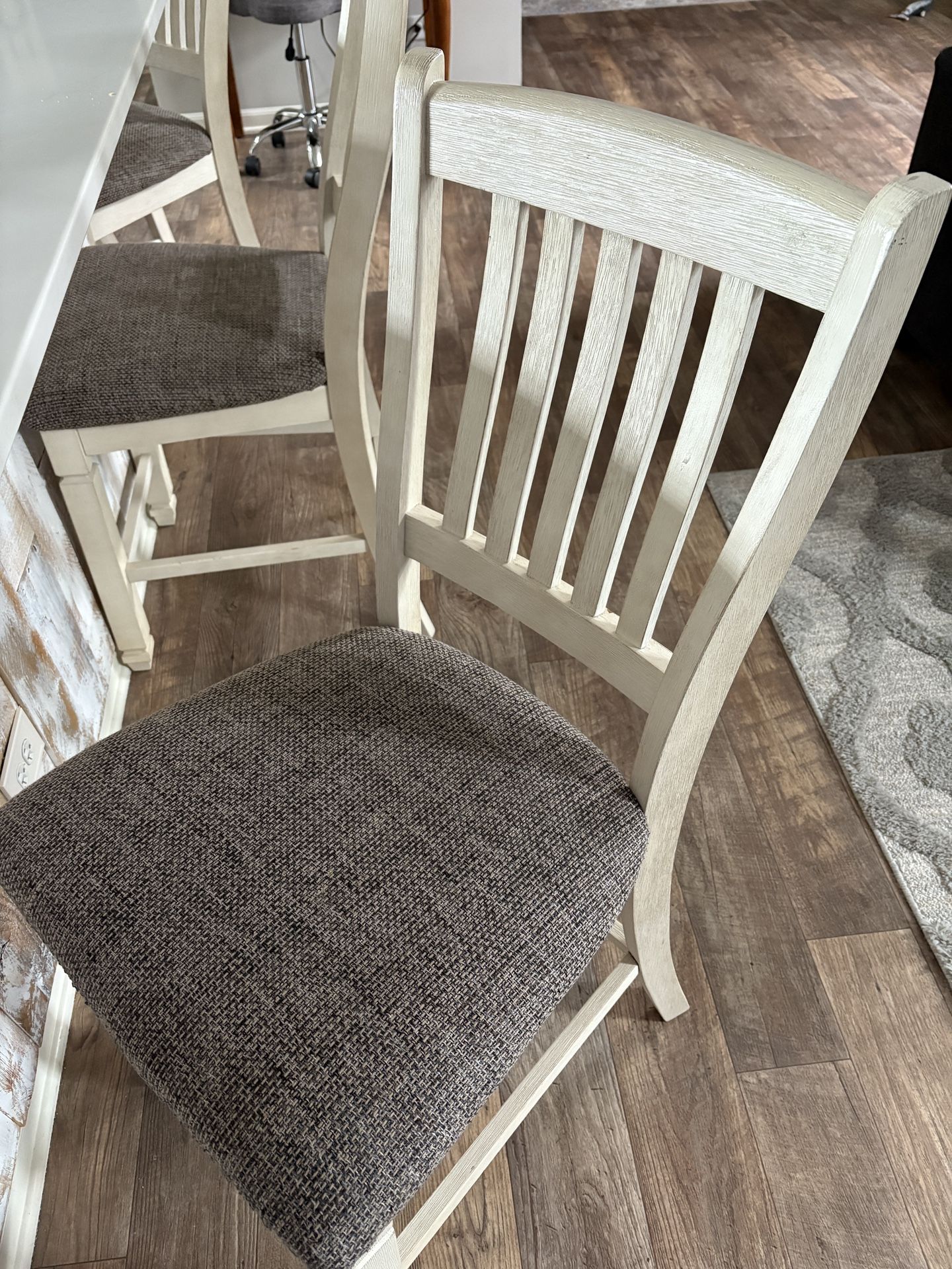 4 Counter Height Counter Stools