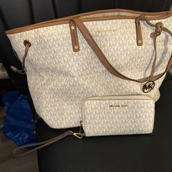 Large Michael Kors Tote W/ Wallet