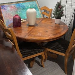 Expandable Solid Wood Dining Table – Seats 4 to 6 – Vintage Design
