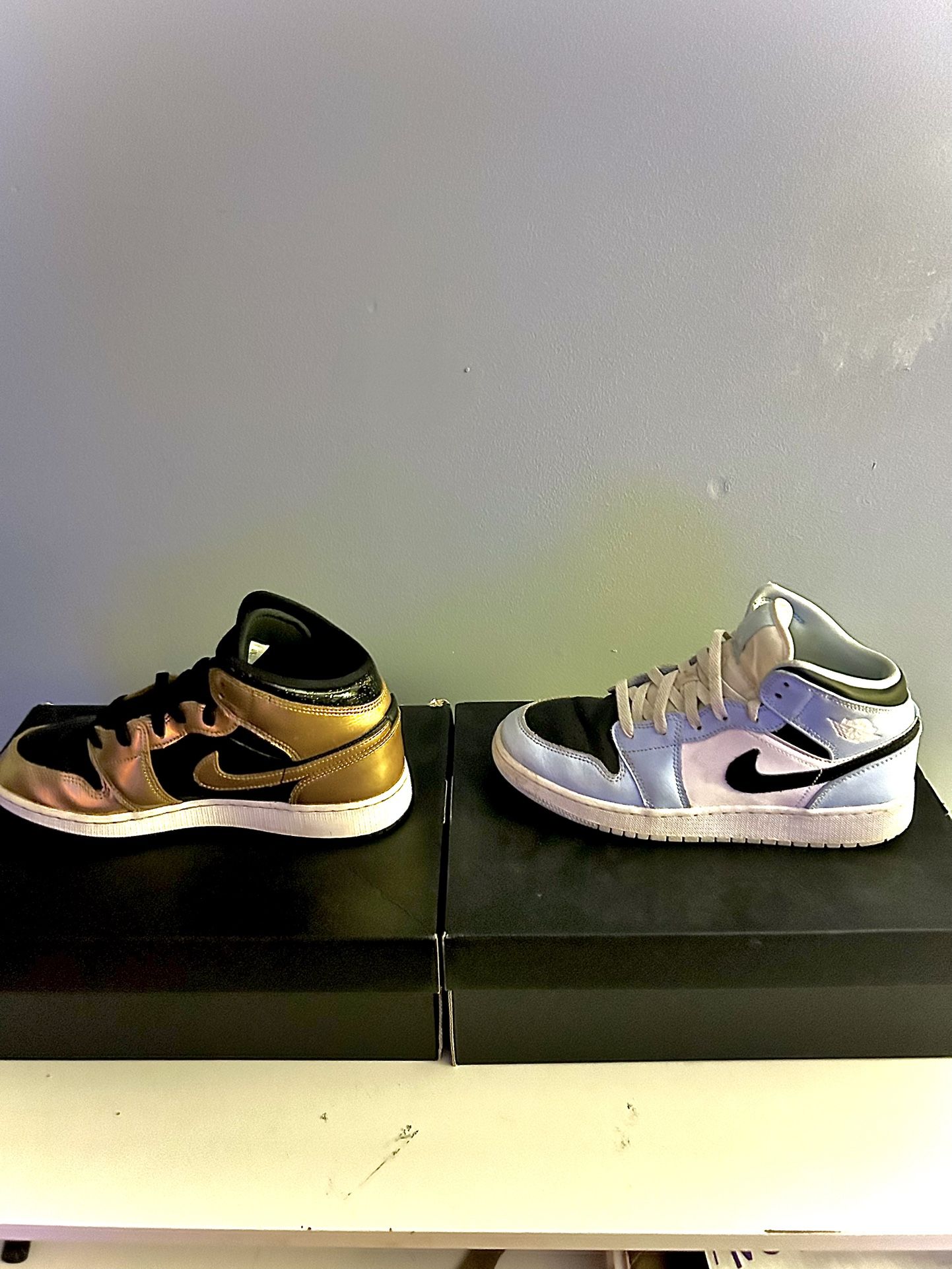 Jordan 1 metallic gold black and Jordan 1 icy blue size 6.5