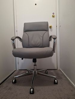 Grey Office Chair — Padded, Height Adjustable