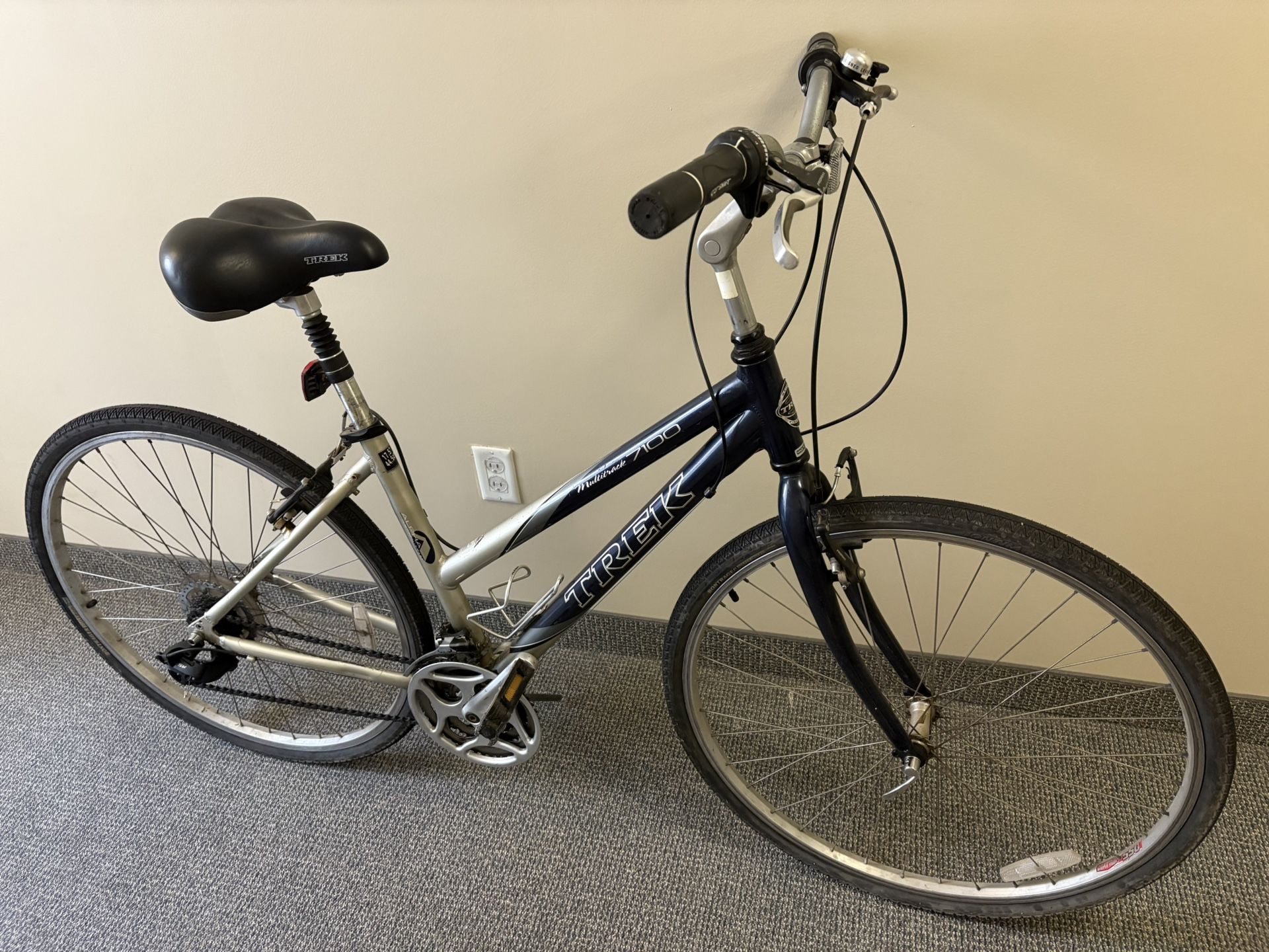 Trek Road Bike Scooter Weights Toys Nike Jets Giants Jersey Knicks Yankees Mets Mens Adidas Carhartt Women Jordan sneakers