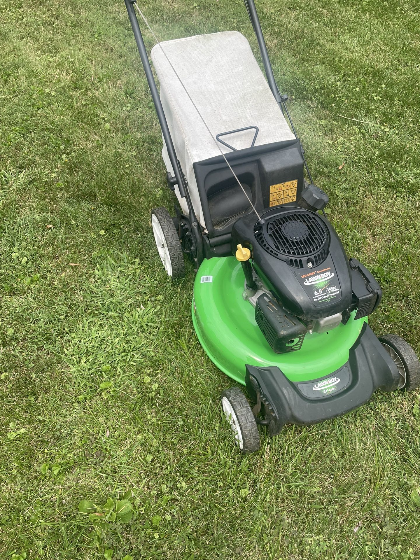 Lawn boy push mower with bag lawnmower