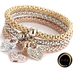 FINAL SALE❗️⌚️✨ WOMEN’S LUXURIOUS CHARM BRACELET WITH HEART PENDANT