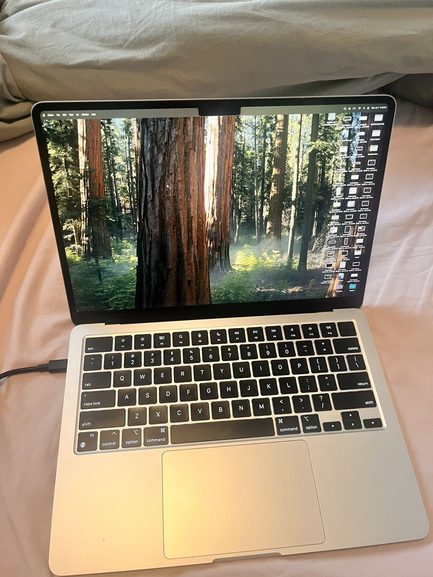 MacBook Air (M2, 2022)