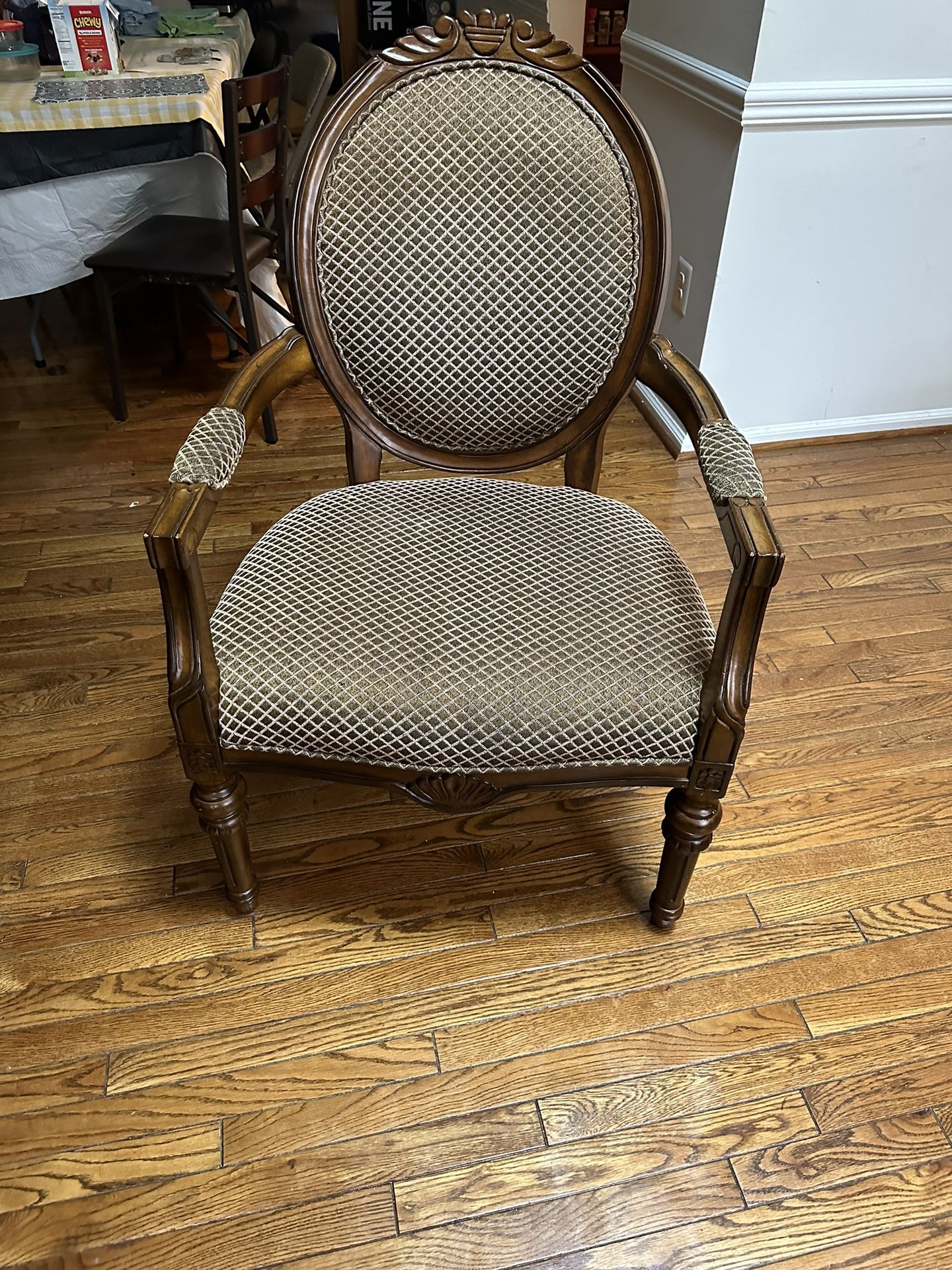 Vintage Over Sized Chair ! Great Condition Very Comfortable 