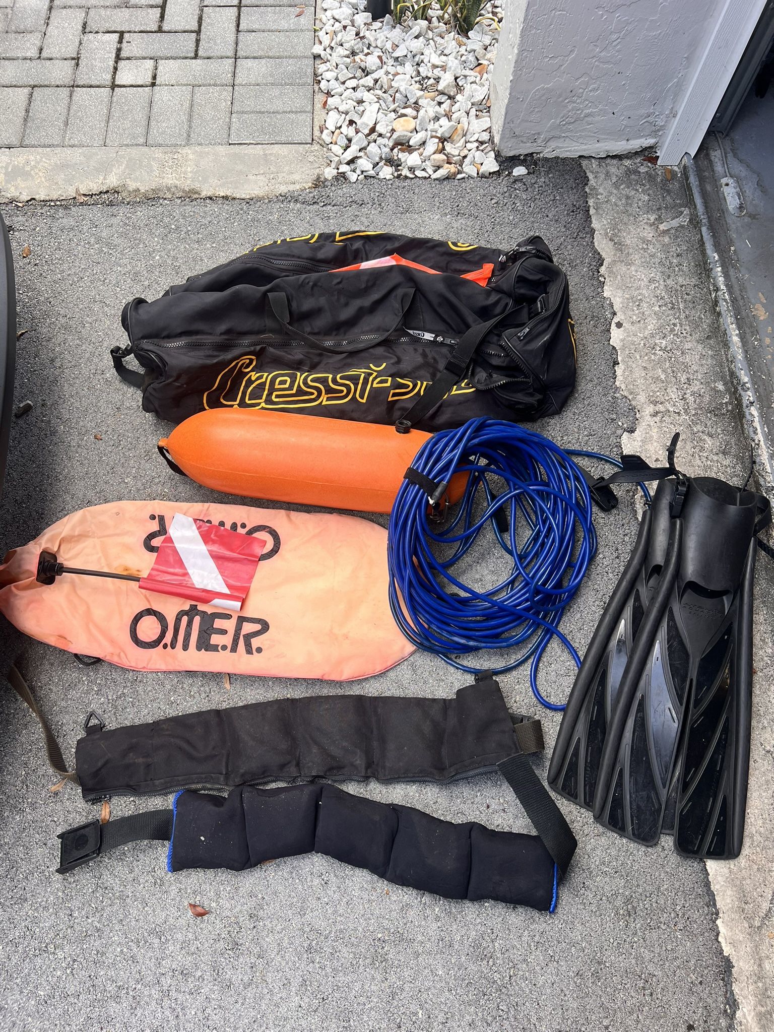 Spearfishing & Freediving Gear Bundle – Fins, Float Line, Buoys, Dive Bag, Weight Belts