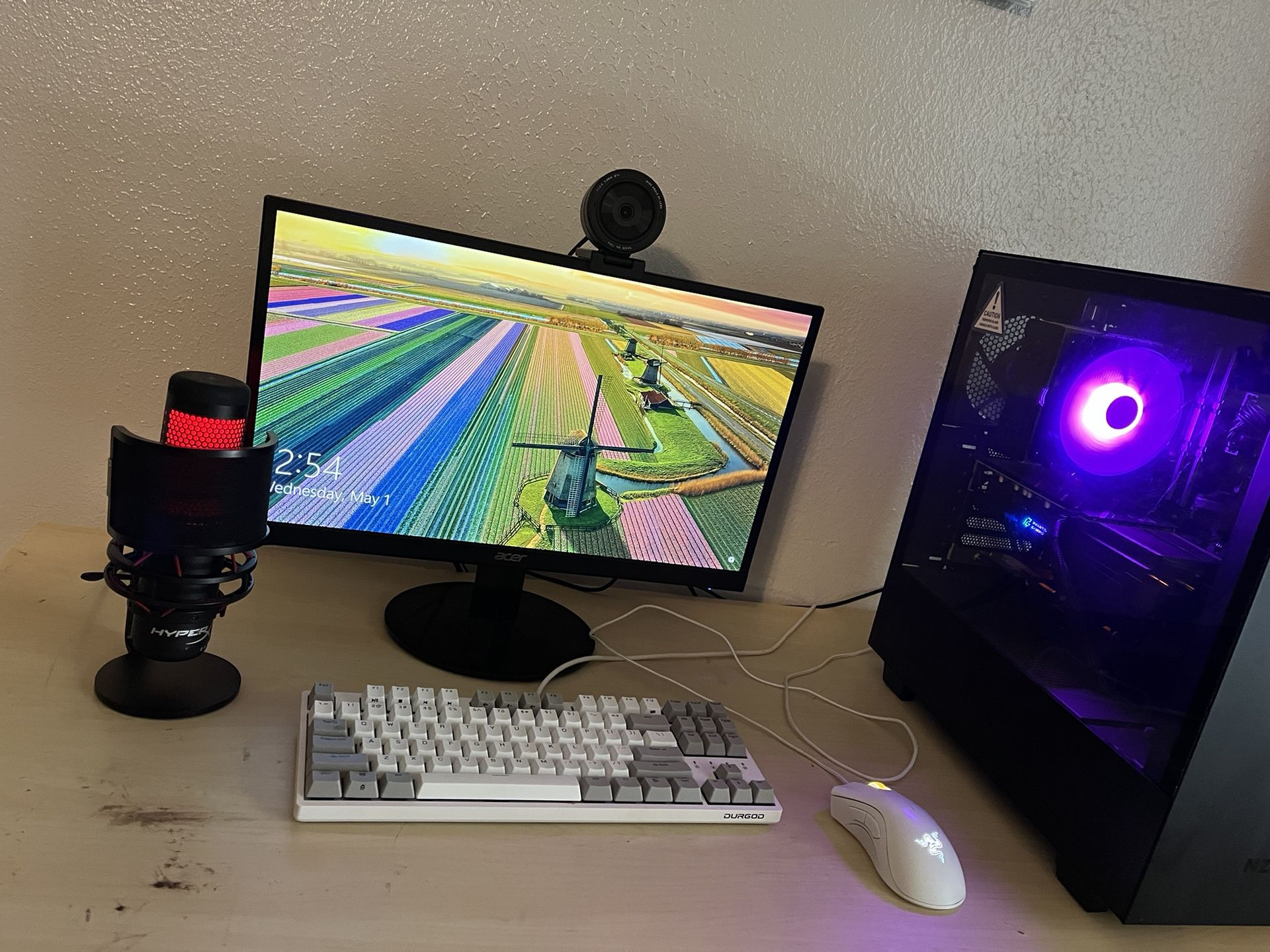Selling My Pc + Setup (monitor, Keyboard, Mouse, Webcam, Microphone Included)