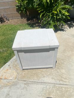 Suncast deck box